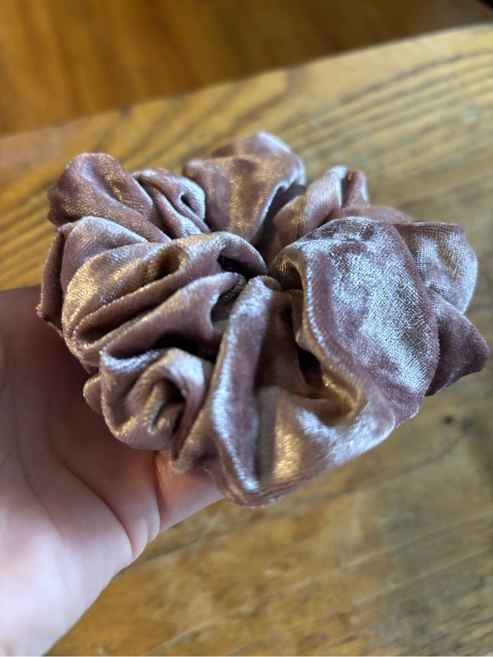 LARGE VELVET SCRUNCHIE - Picture 4 of 4